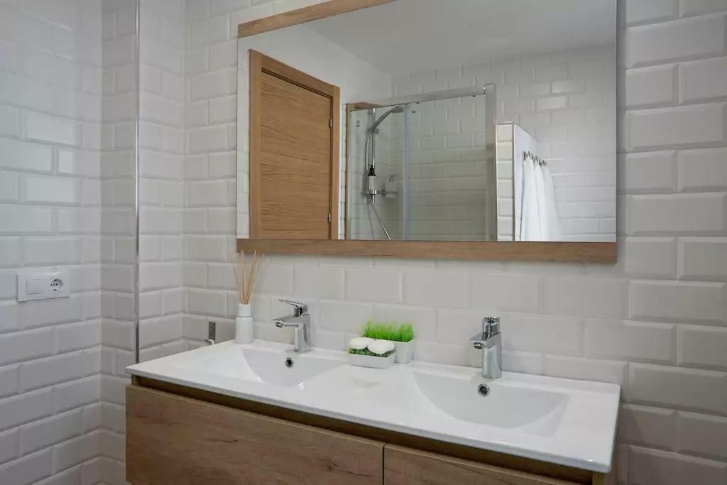 Luxury Apartment Merced By Nagoa Homes مالقة المظهر الخارجي الصورة