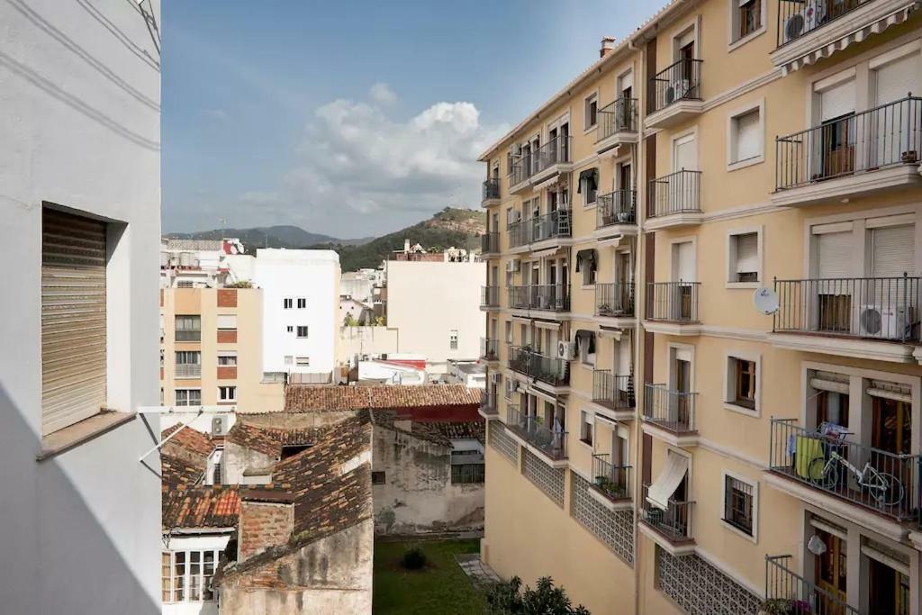 Luxury Apartment Merced By Nagoa Homes مالقة المظهر الخارجي الصورة