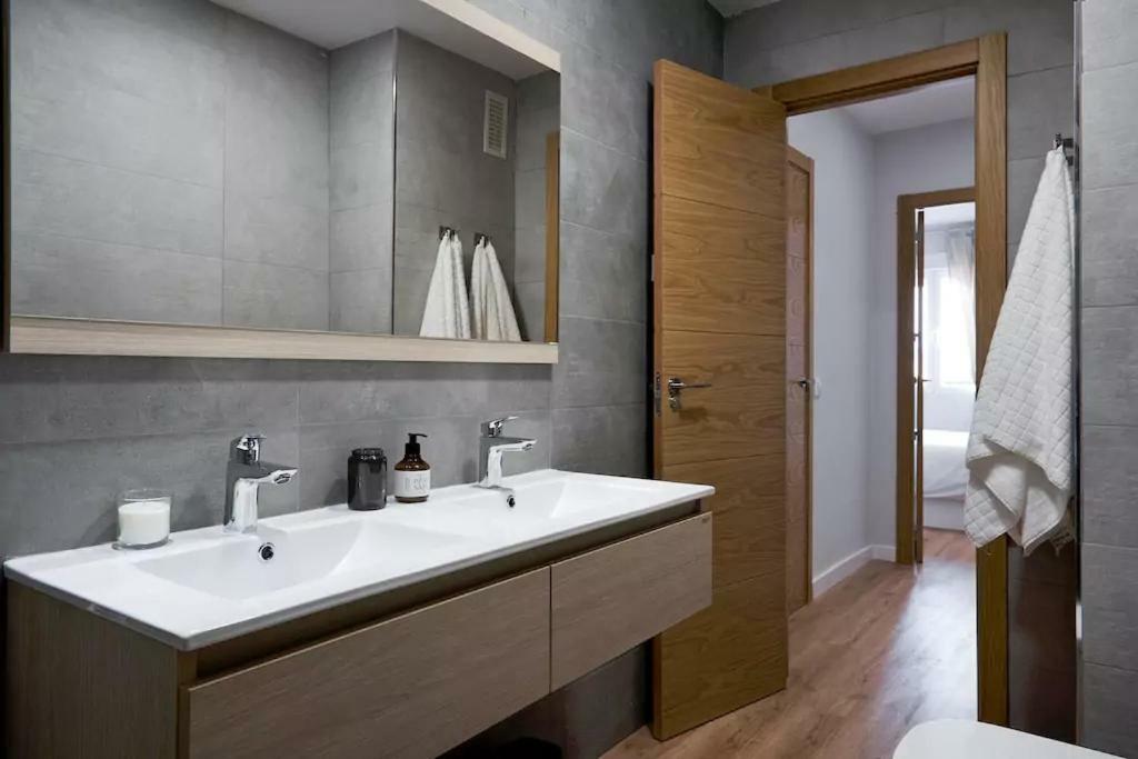 Luxury Apartment Merced By Nagoa Homes مالقة المظهر الخارجي الصورة